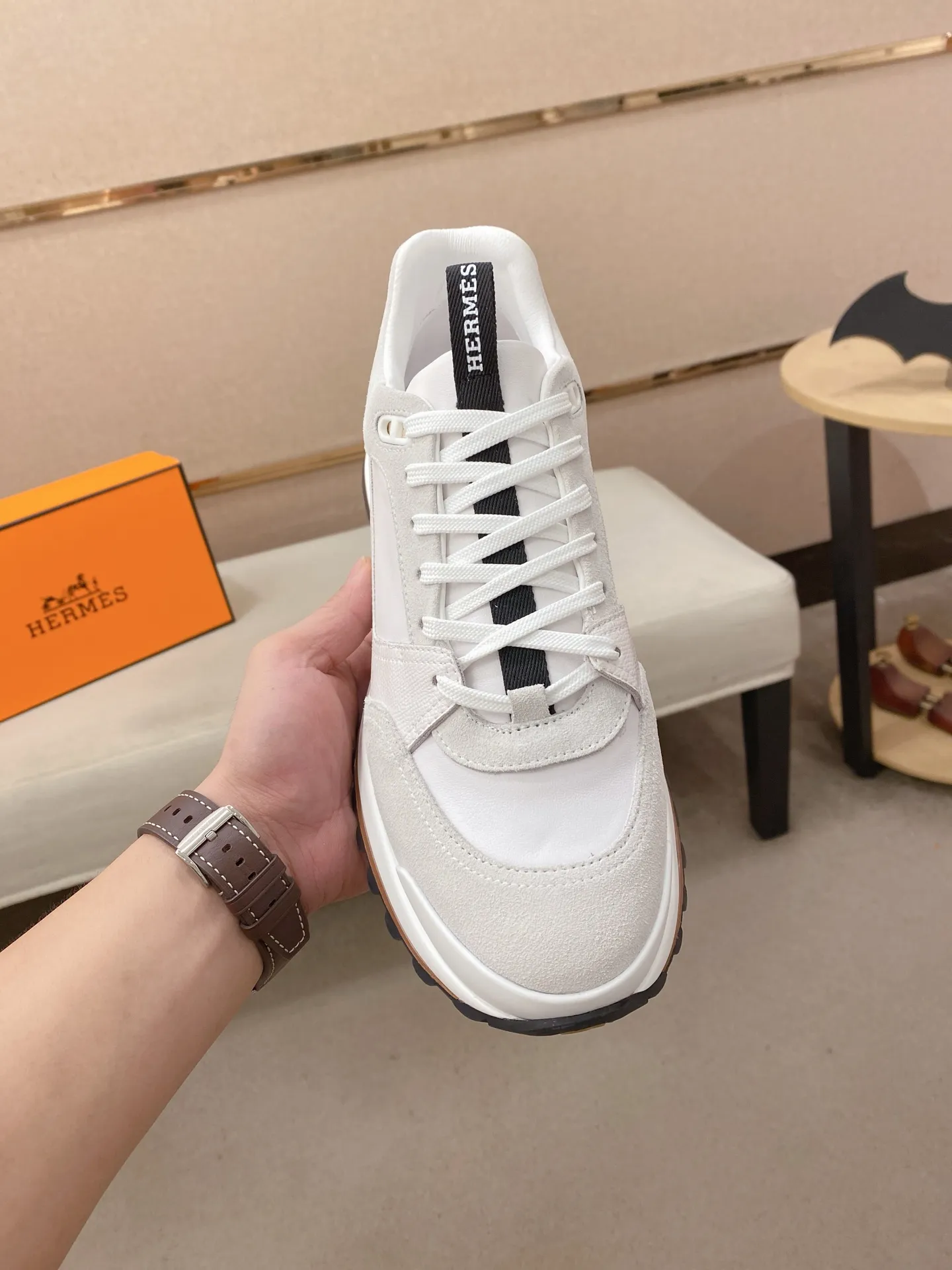 Men's clothing and shoes💰: 520💰《HERMES》【Classic original single version】Hermès; top 🔝purchasing agent🔍🔍men's latest 🇺🇸 counter sales simultaneously, original imported from Italy ▲▲first-layer cowhide ▲▲ (high-end, nobility, class) times) Exquisite workmanship (Italian 🇮🇹Imported water-dyed 🐂cowhide lining) sole: Original sole provided by the original factory, ⚠️exclusive double-layer activity·TPR·rubber·combined molded outsole; super comfortable·wear-resistant·non-slip·environmental protection The real thing is more beautiful if you take the real thing (high quality, follow the order), you can enter and exit the counter at will * Number of yards: 38·39·40·41·42·43·44# (can be customized 45.)